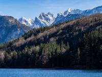 Schroffe Wilde Kaiser Gipfel über dem Wald am Hechtsee